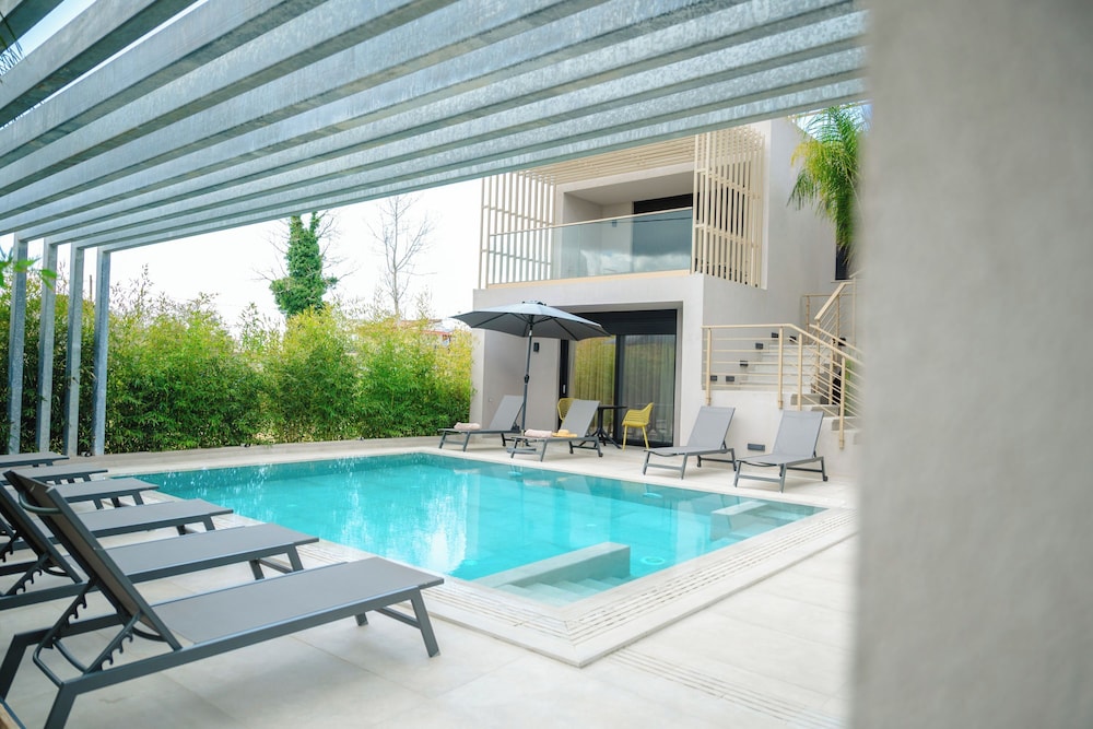 Grand Kourouta Pool Apartments