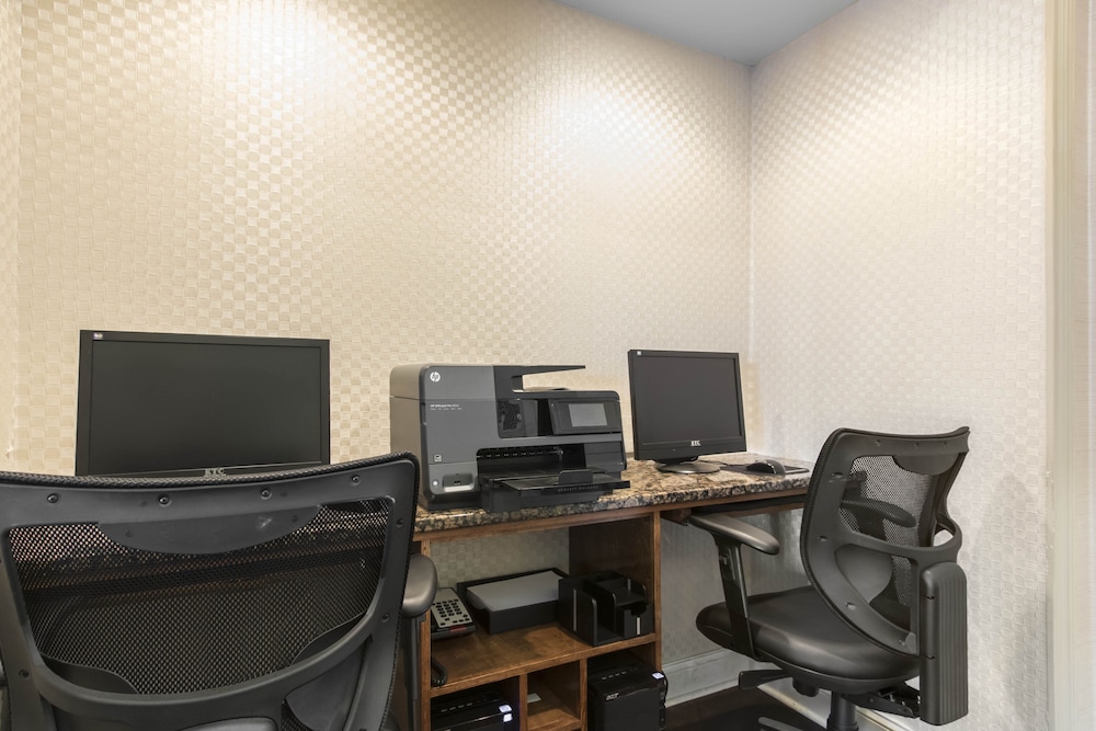 Cullman Vacations - Holiday Inn Express Hotel  Suites Cullman, an IHG Hotel - Property Image 4