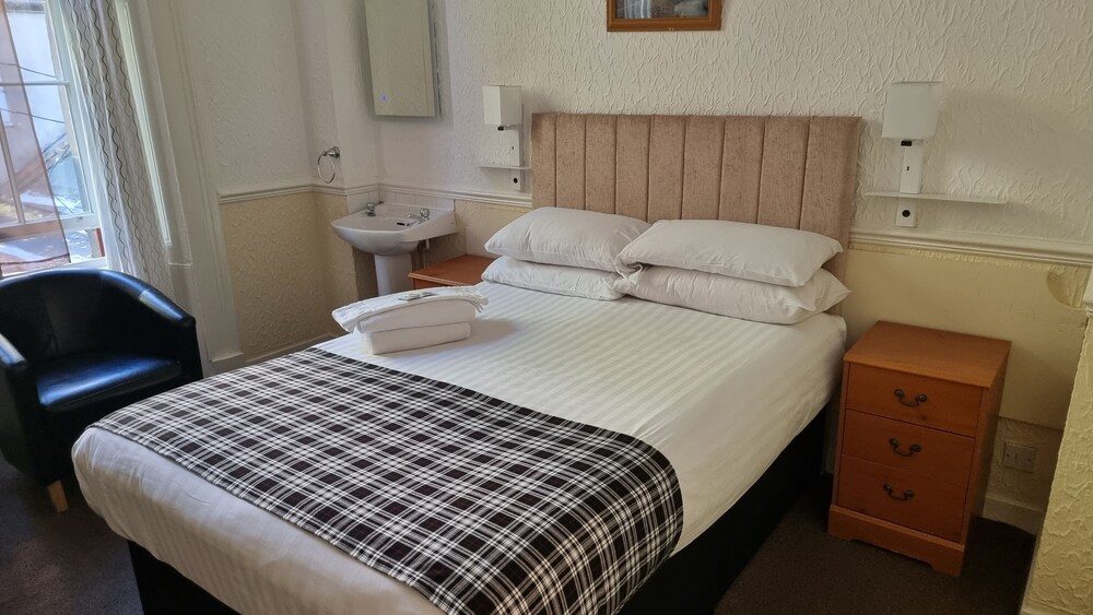 The White Houses photo 4