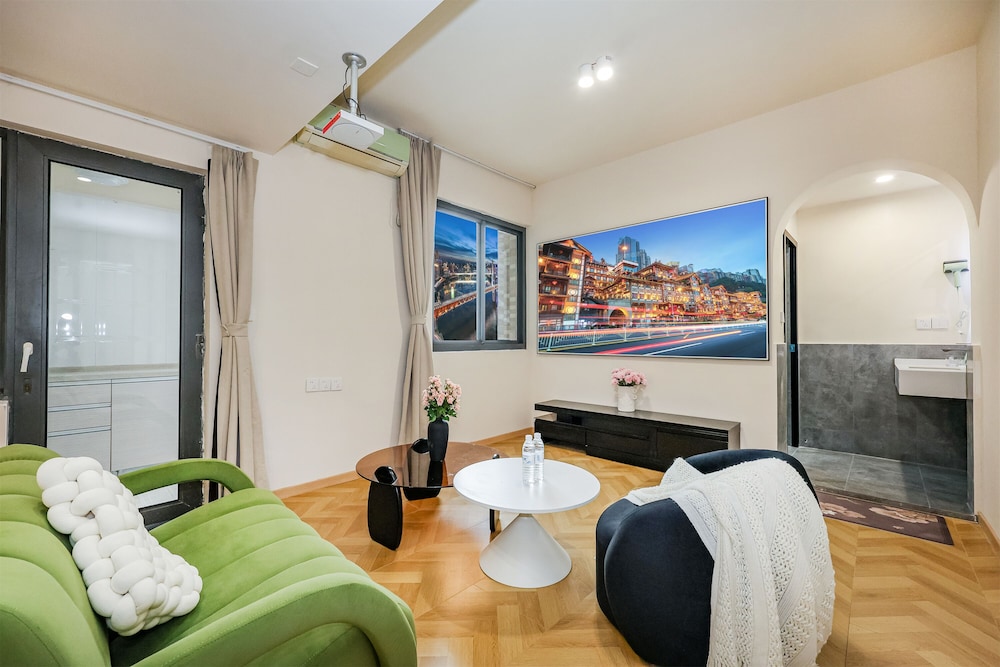 Baihong Riverview Drone Show Apartment