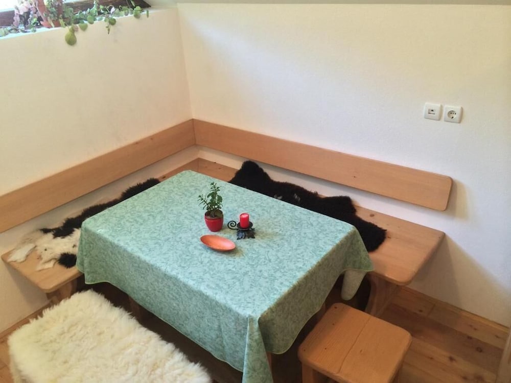 Apartmaji Pod macesnovo streho