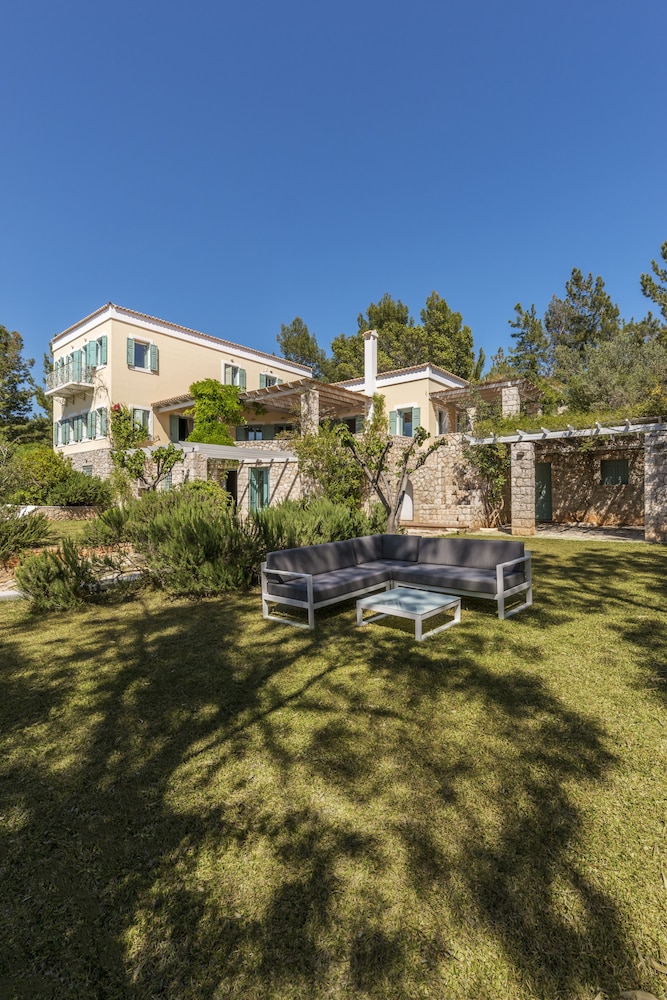 Electra Beachfront Villa