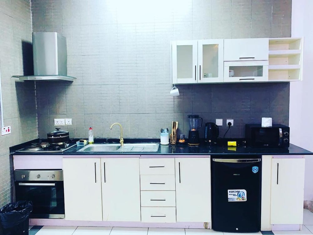 Charming 1-bed Apartment in Victoria Island, Lagos view 4