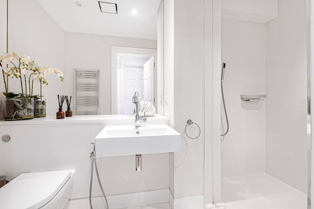 4-bed House Next To Harrods Pont Street Mews