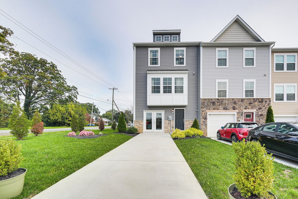 2 Mi to Hollywood Casino: Charles Town Townhome! view 5