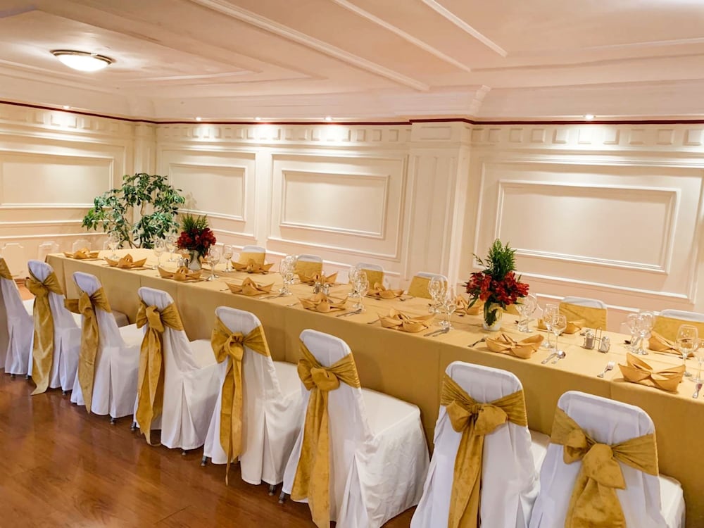Stanford Suites Hotel