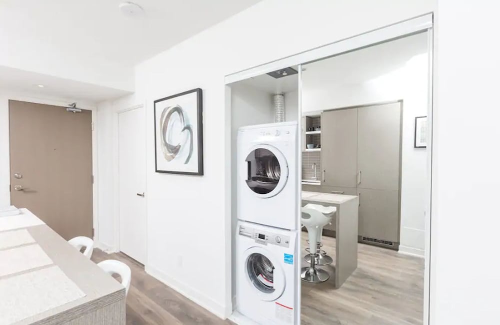 Applewood Suites - Toronto Peter Street - Image 4