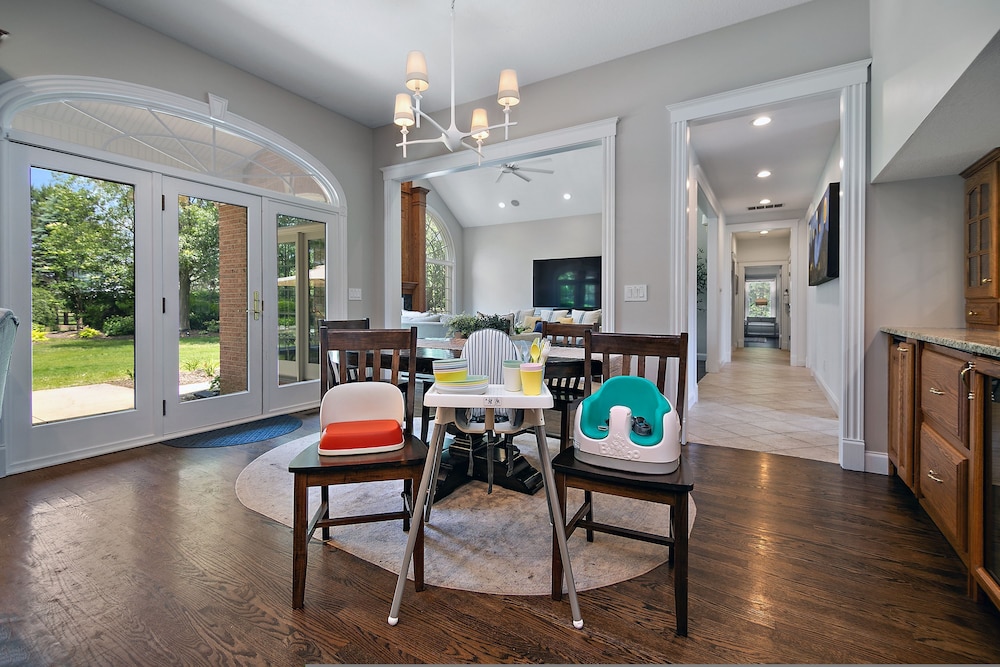 Private Riverbank 27-acre Estate 1 hr From Chicago