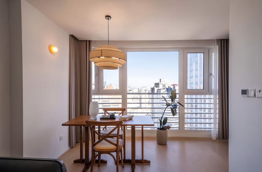 Shanghai Hills & Fan Stay