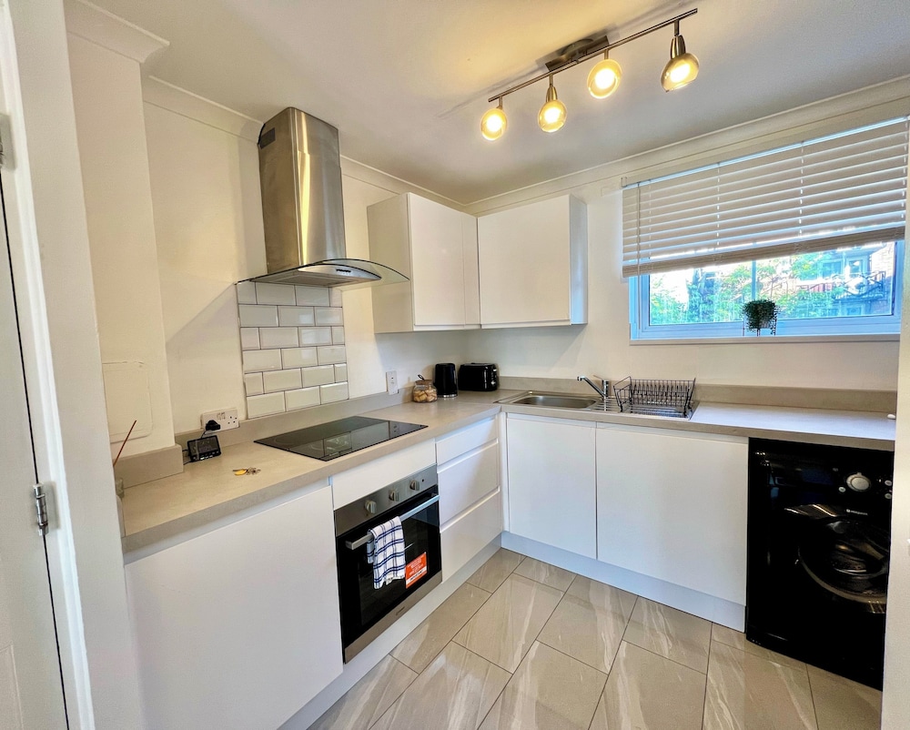 London Oasis Apartment Escape