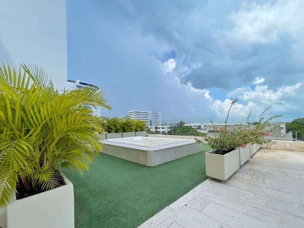 w Remarkable 1BR w Ocean View in Crespo
