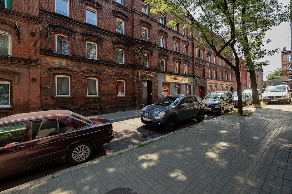 Cozy Studio Chorzow by Renters view 2