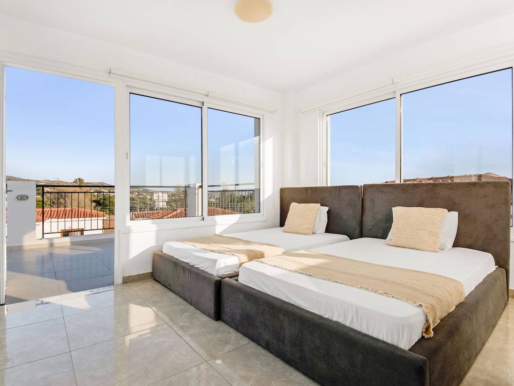 Sanders White Mountains - Cozy Villa With Pool view 4