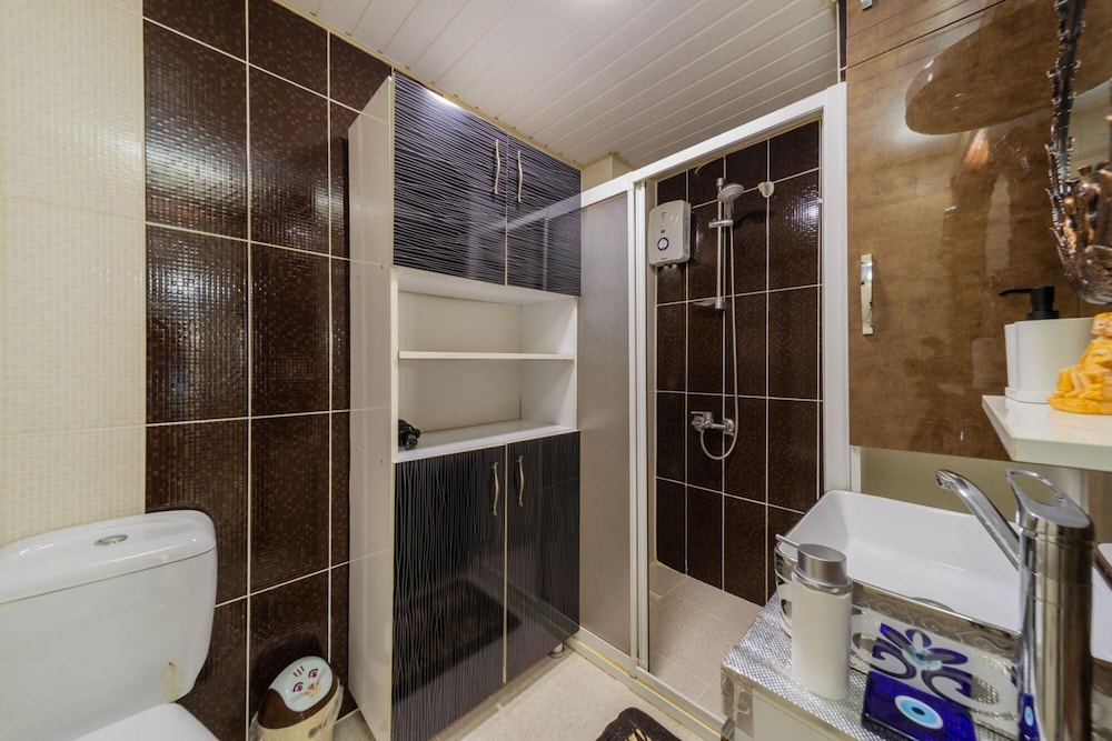 Capacious Flat With Terrace in Central Muratpasa