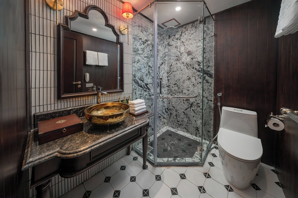 Indochine Grand Lan Ha Bay