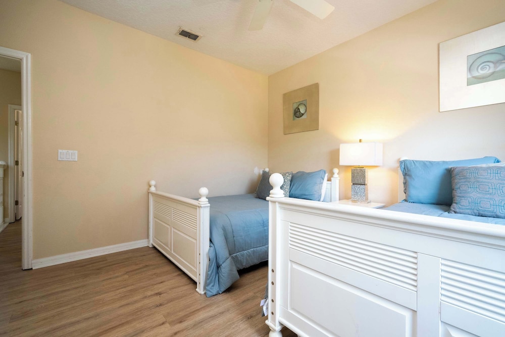 Family Villa w Pool Spa Game Room Near Disney