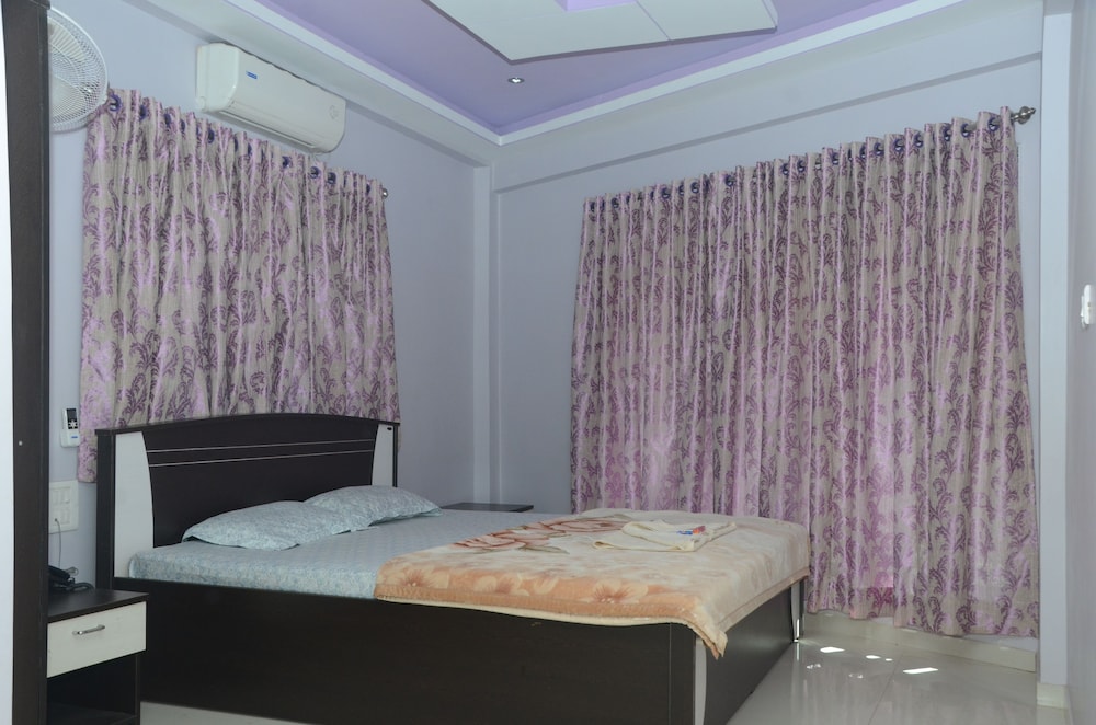 HariS Hotel Seawood