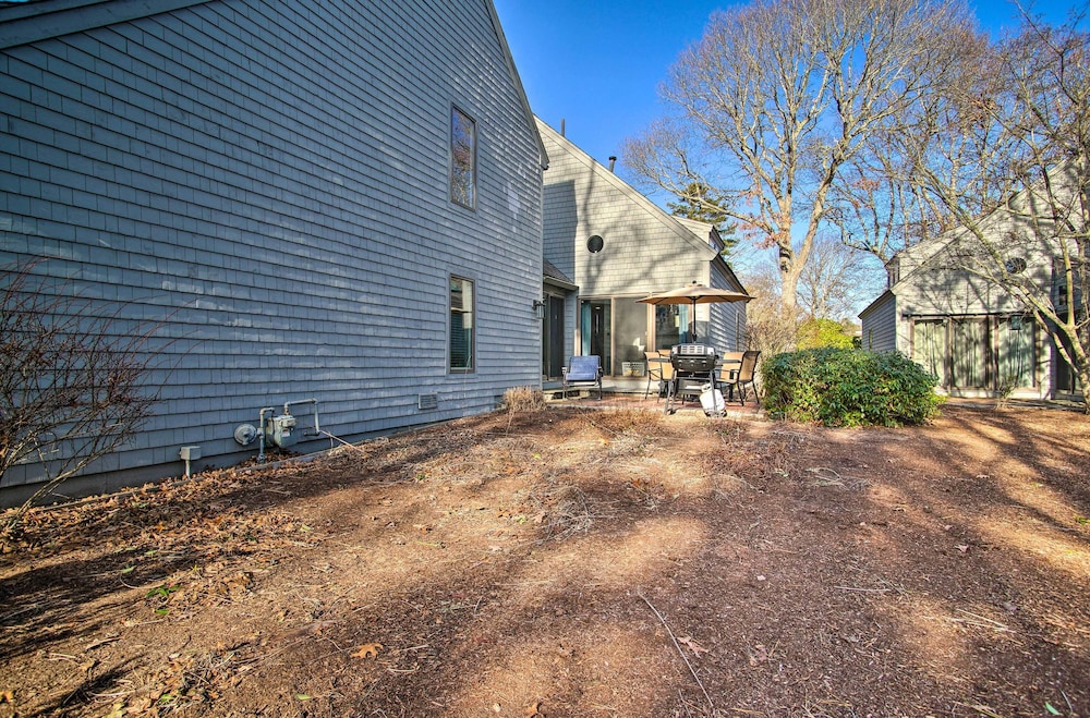 5 Mi to Mashpee Commons: Coastal Mashpee Condo view 5
