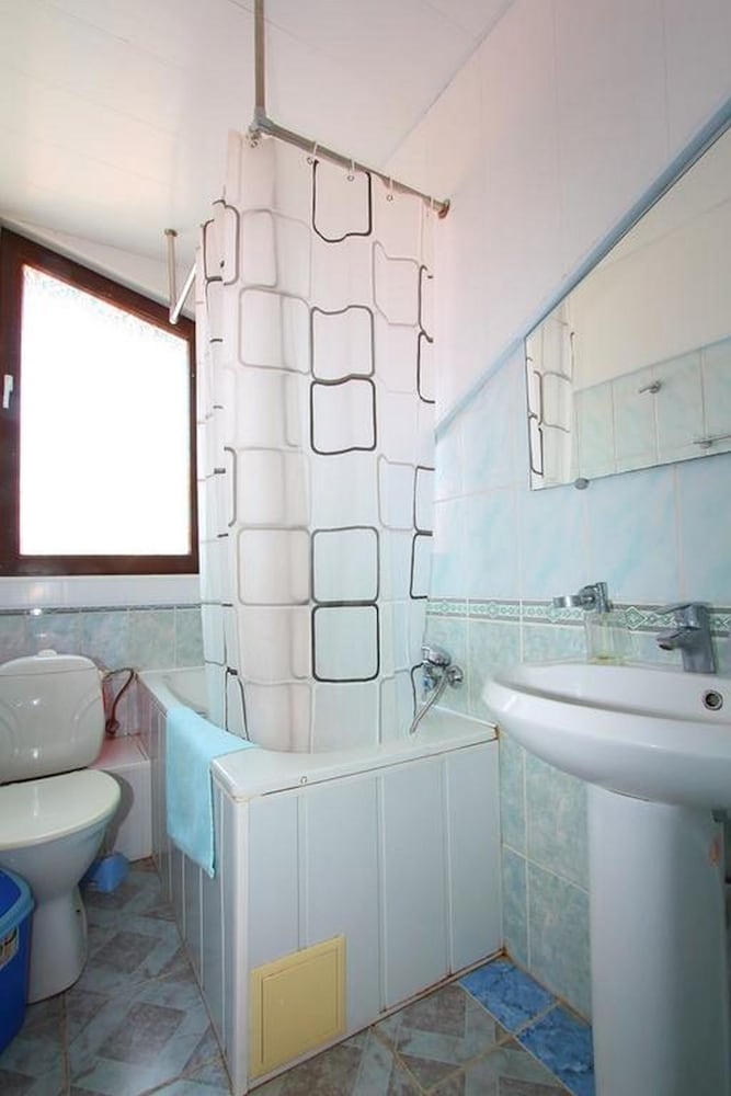 Na Krasnozelenykh 38 Guest House