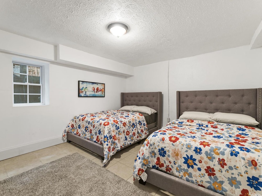 Bsmt Suite Near Stadium w Parking Coffee BBQ AC, Billede 12