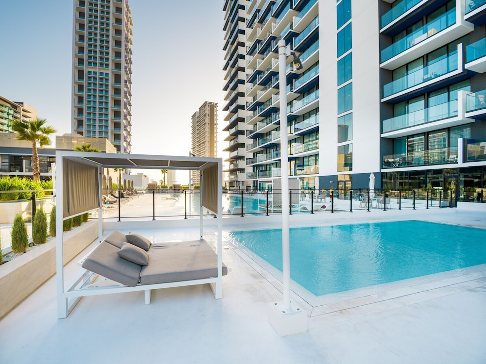 Easygo- Stylish 1bdr Binghatti Corner