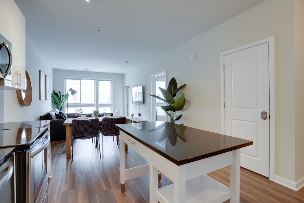 Fun & Comfort Await Alexandria Apartment