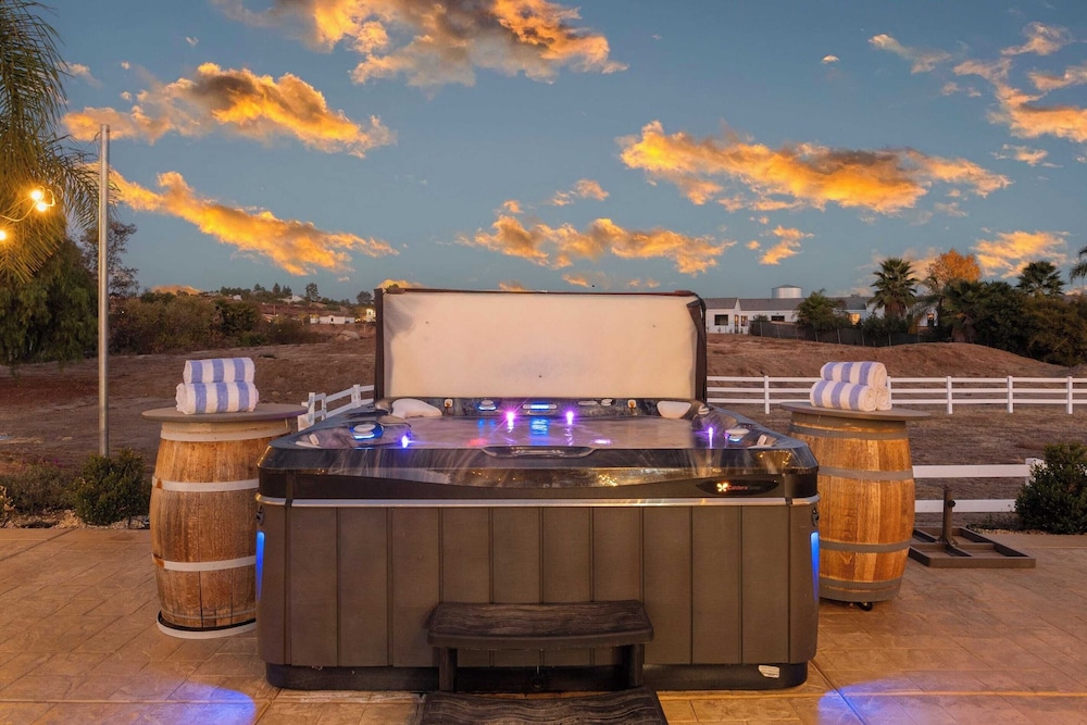 Bordeaux by Avantstay Private Pool, Hot Tub & Game Room Near Temecula