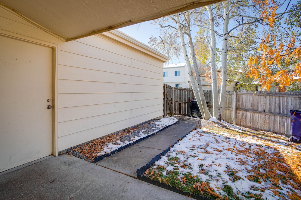 Patio, Grill, Yard: Pet-friendly Denver Home!