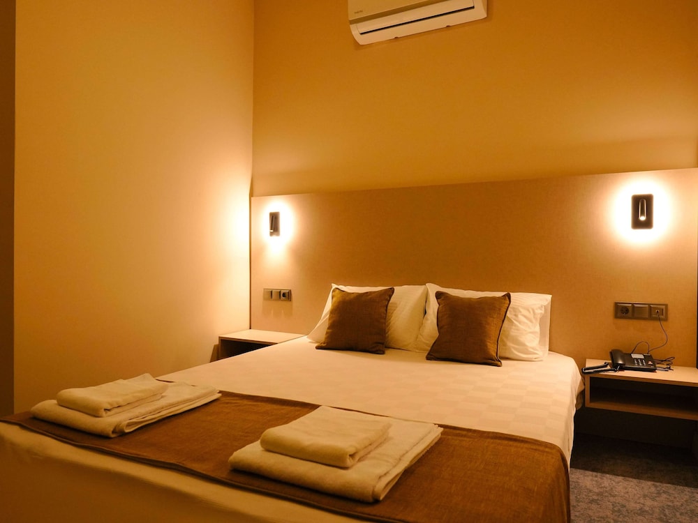 Bonnie City Hotel - Image 23