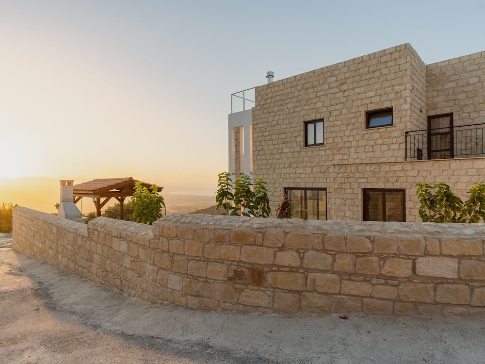 Sanders View - Cozy 3-bdr Villa With Infinity Pool