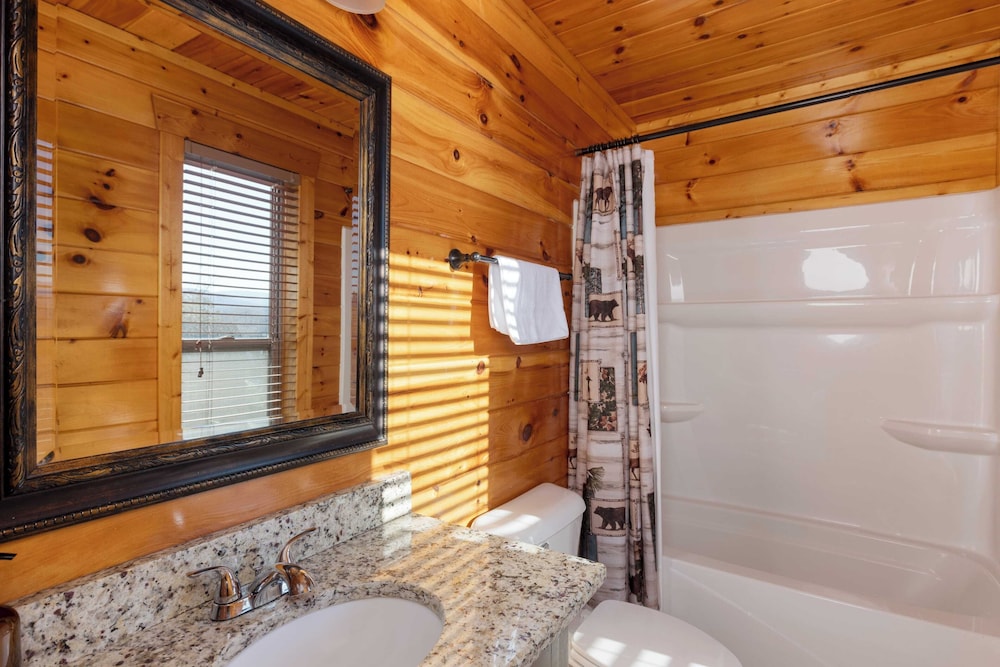 100 Guests Blackthorn: Sister Smokies Homes Luxury Mountain Retreat