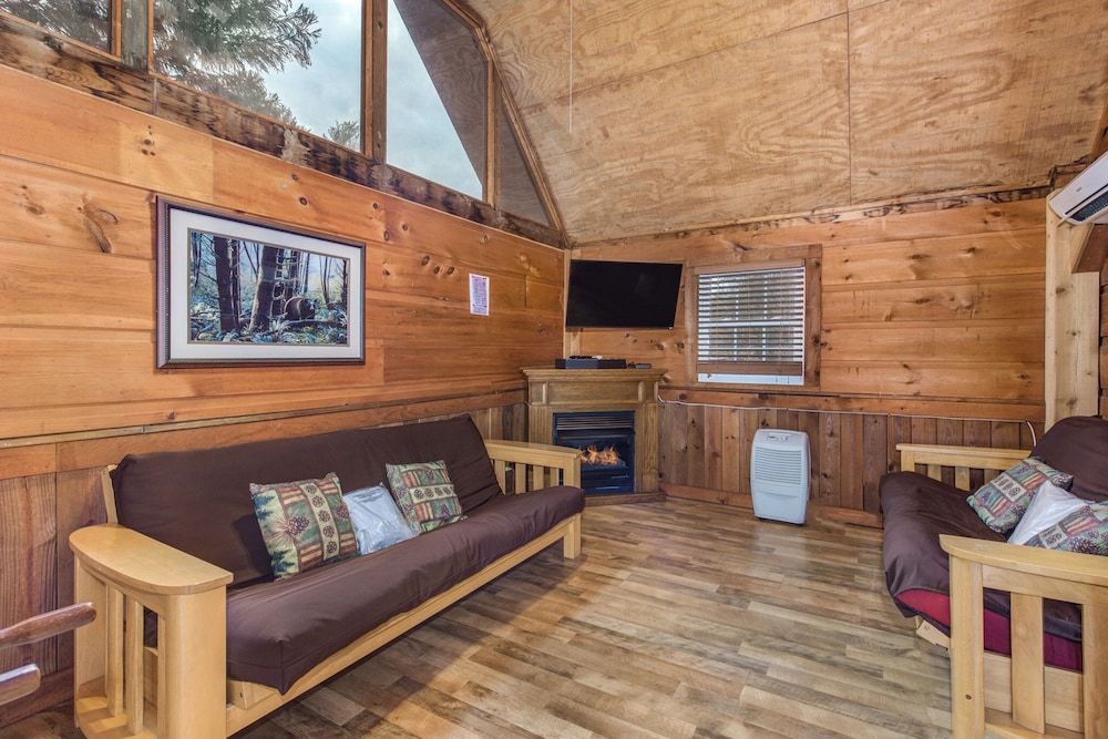Mariettas Dream 2br in Mountains w/ Hot Tub! - Property Image 9