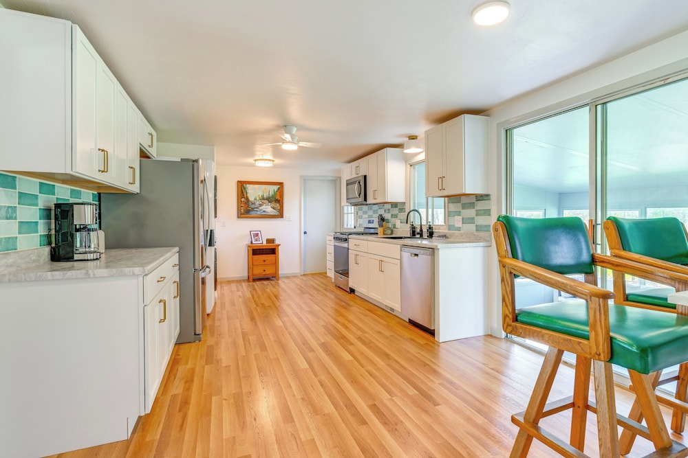 Sand Lake Retreat: Canal Access & Large Yard!