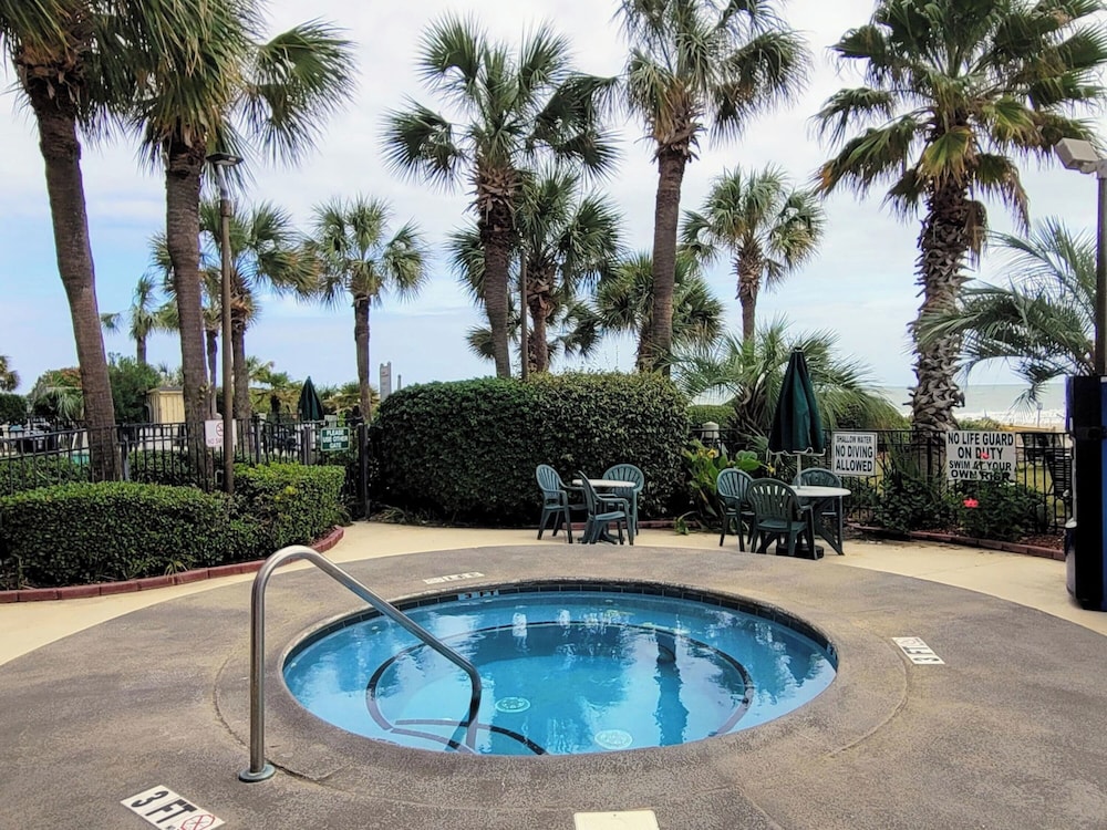 Palms Resort by Hosteeva
