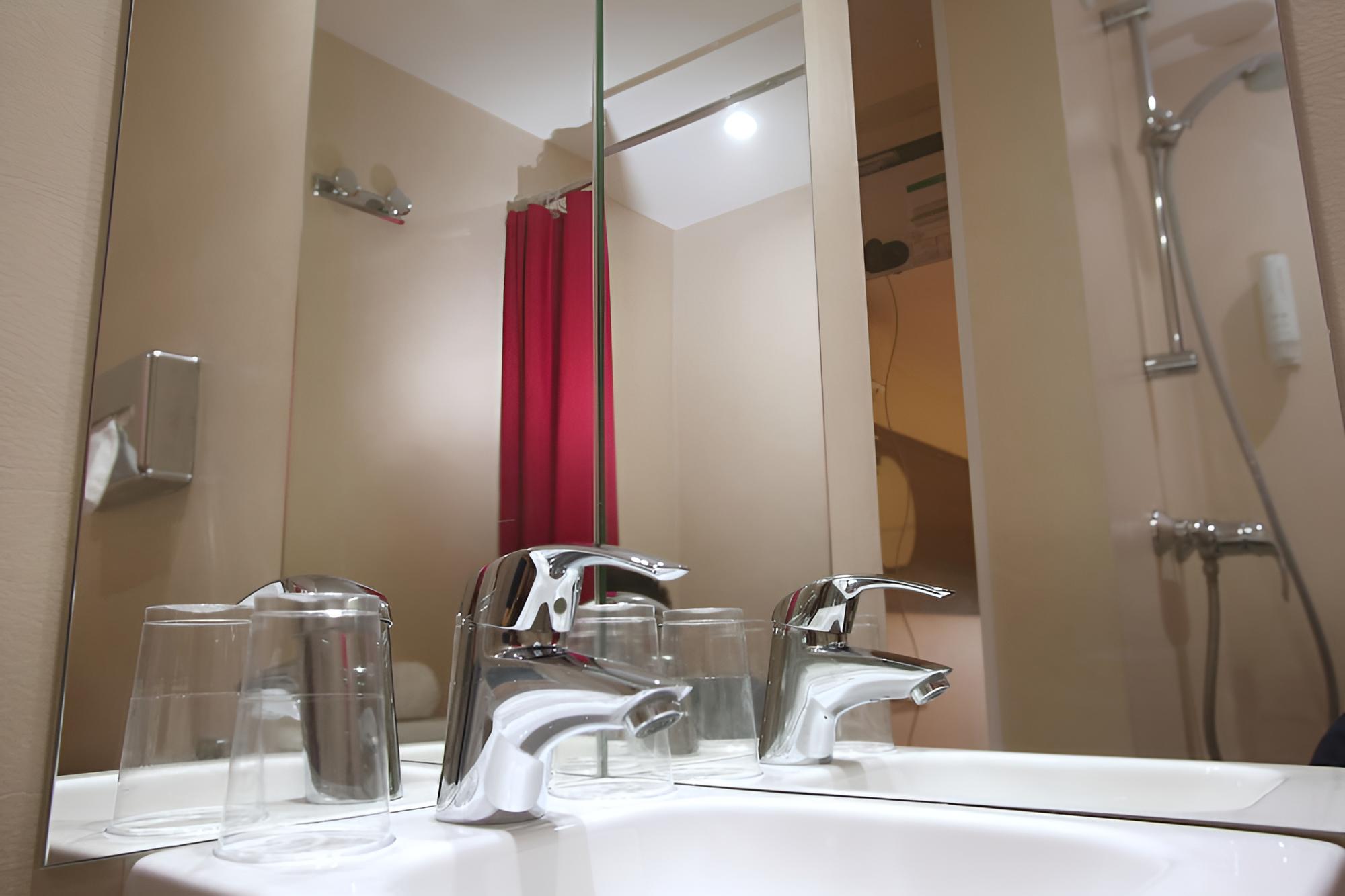 Bron Vacations - Brit Hotel Lyon Eurexpo - Property Image 17