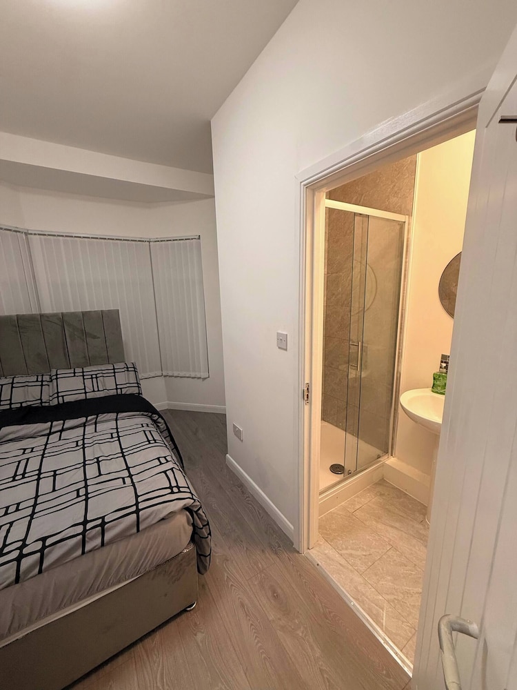 Stylish Dream Home With 4 En-suite Bedrooms