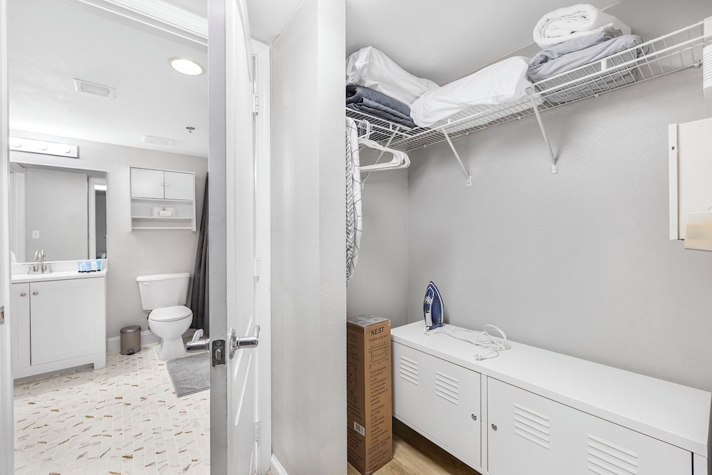 Chic Condo in Brickell Pool & Gym