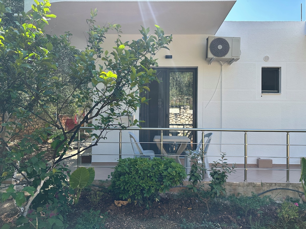 Apartments Meleqi