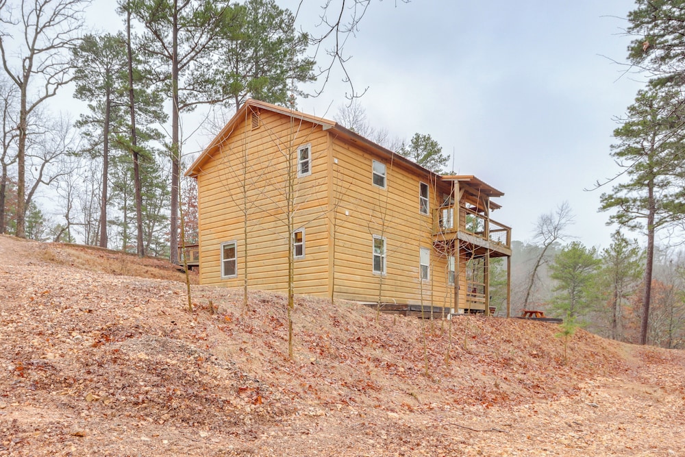 Cabin on Beaver Lake w/ Views & Furnished Deck!
