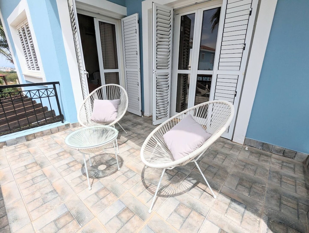 Blue Estia Villa - Pool Wifi Summer Breeze