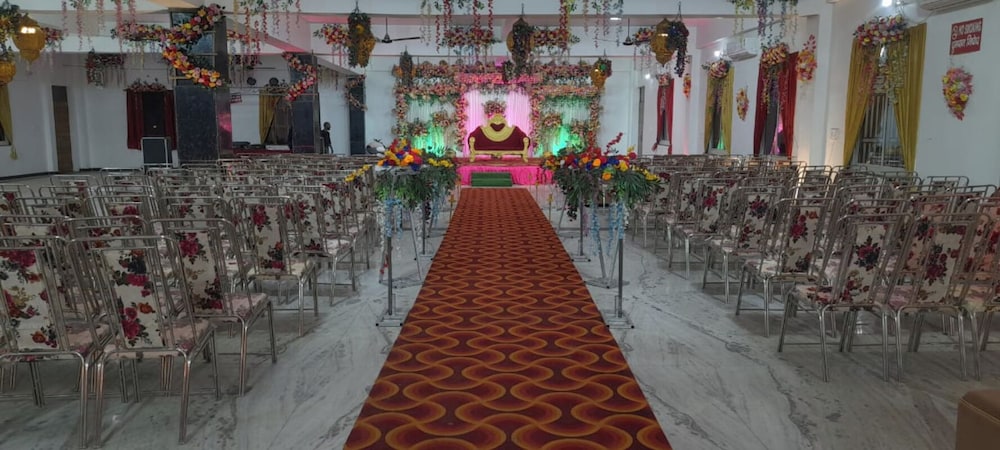 Hotel MeenakshI Palace Kanpur