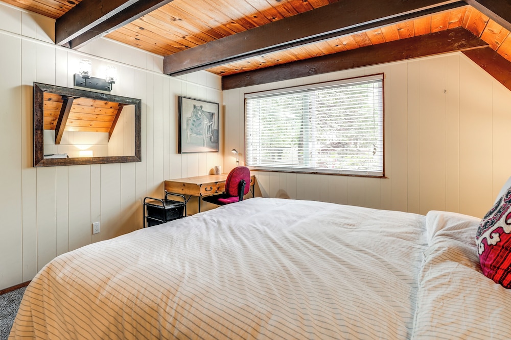 Sleek Blue Lake Springs Retreat w/ Deck & Yard!