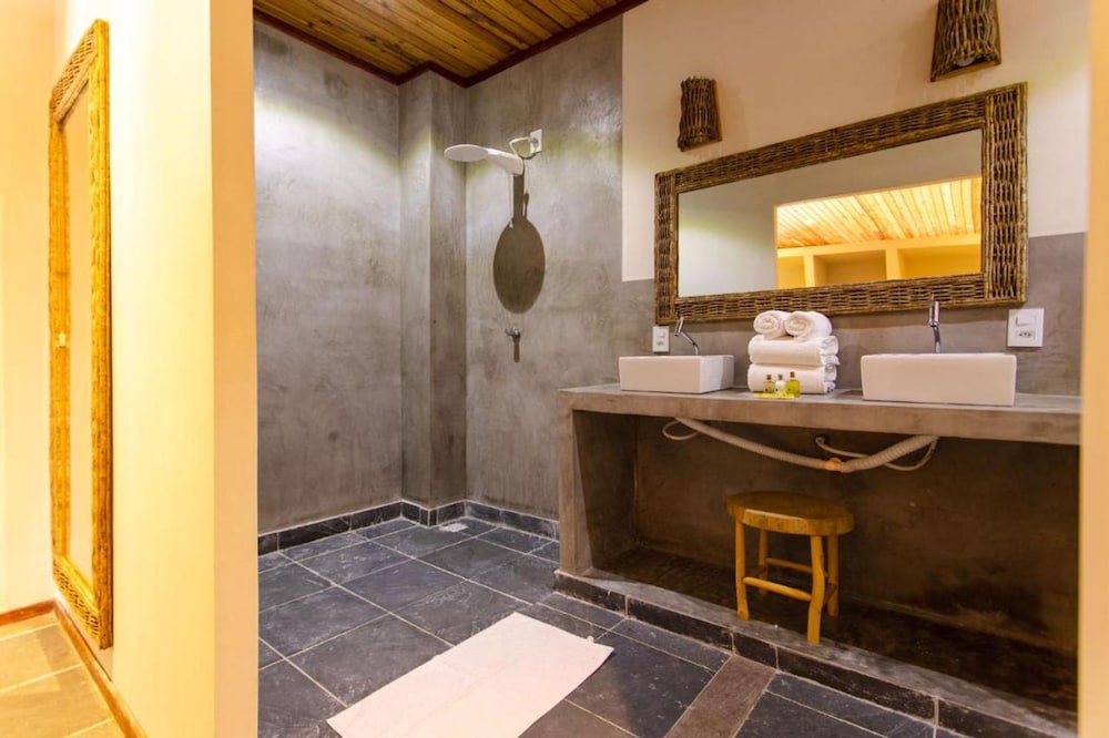 Private Complex With Swimming Pool Close to the Ocean