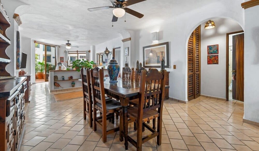 Ocean View 2Br Condo-balcony-beach-pool - 902