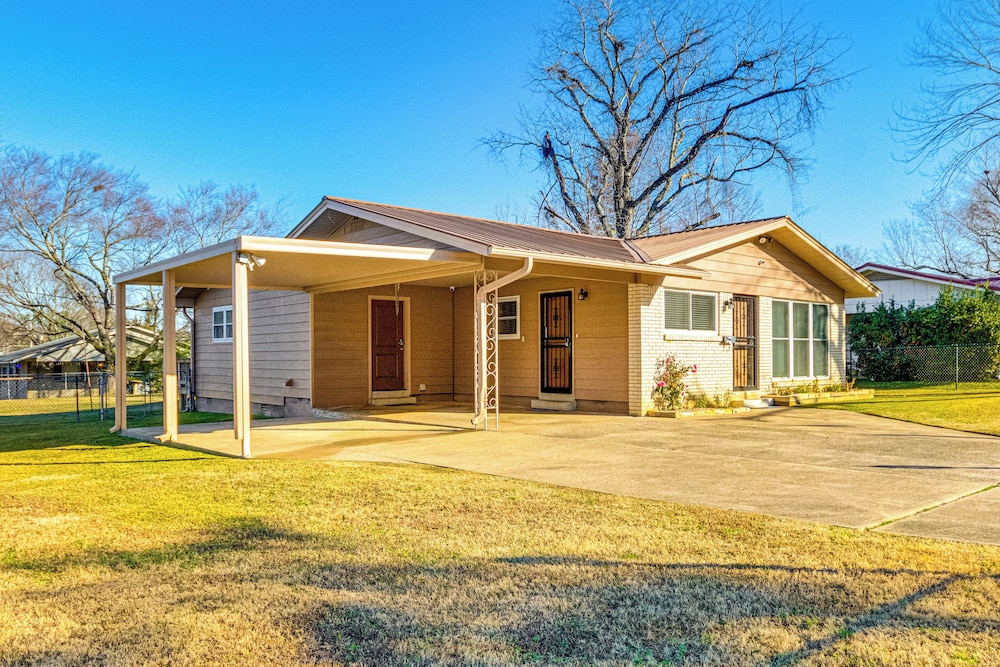 6 Mi to Dtwn: Charming Home in Little Rock