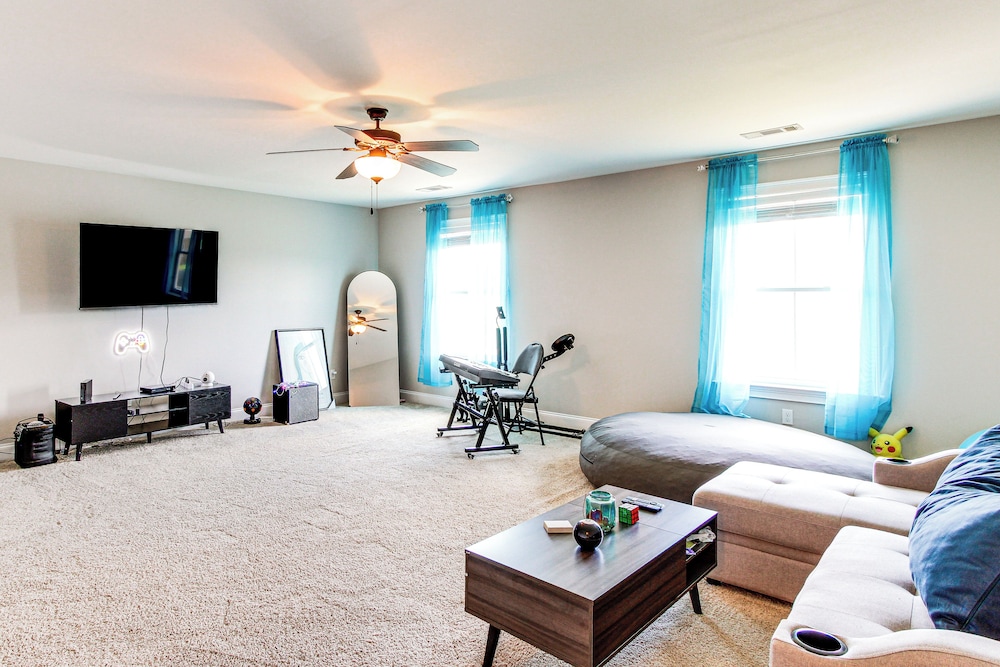 4 Mi to Dtwn: Stylish Home w/ Large Yard in Dothan