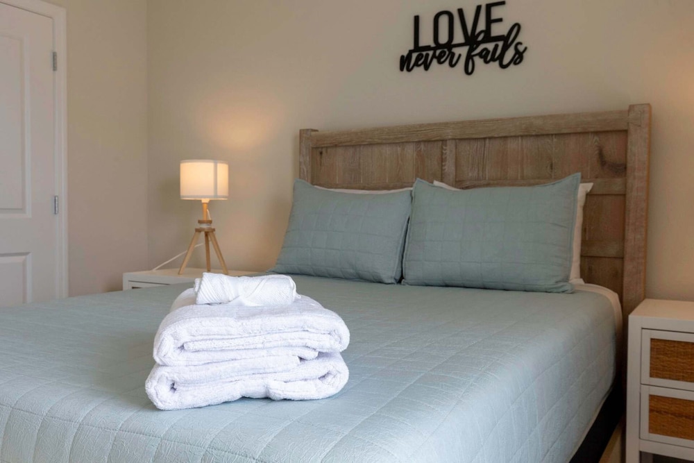 Family Friendly 5BR Home Pool Patio Room for 10