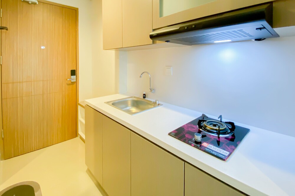 Cozy Stay Studio At Tamansari Iswara Apartment, Bekasi - 12