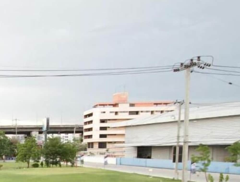 Eazy Motel Bangna