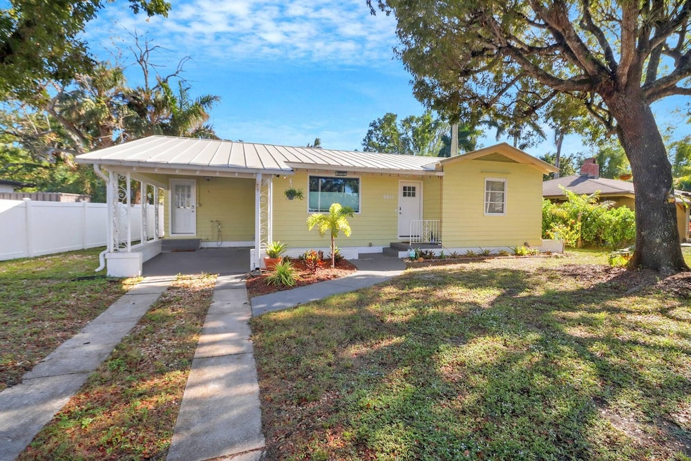 2511 Cortez Blvd
